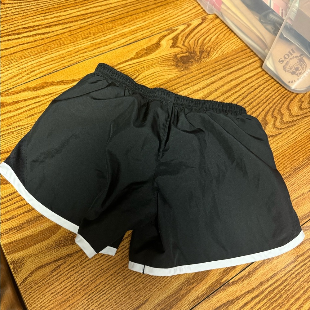 Nike Black and White Athletic Shorts Lightweight Design - Picture 2 of 3